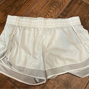 Athleta mesh racer run short 4” white size large